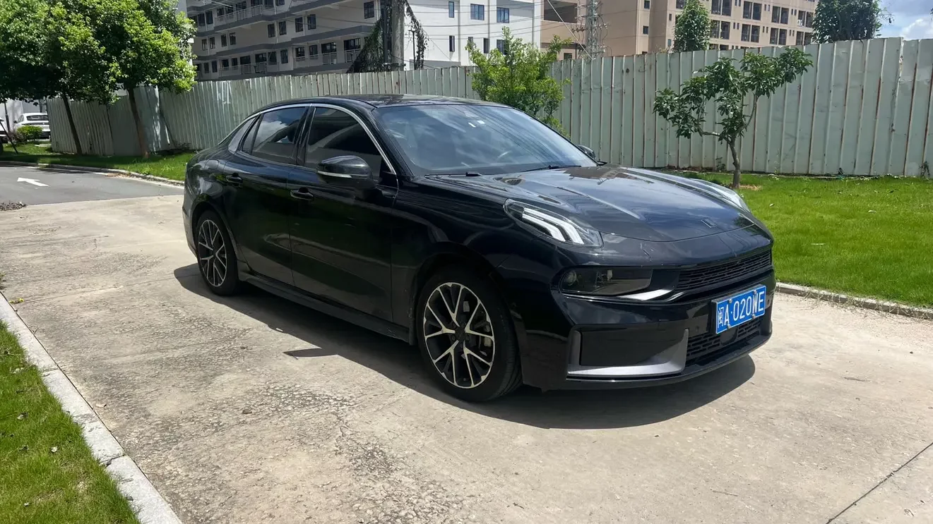 Lynk & Co 03