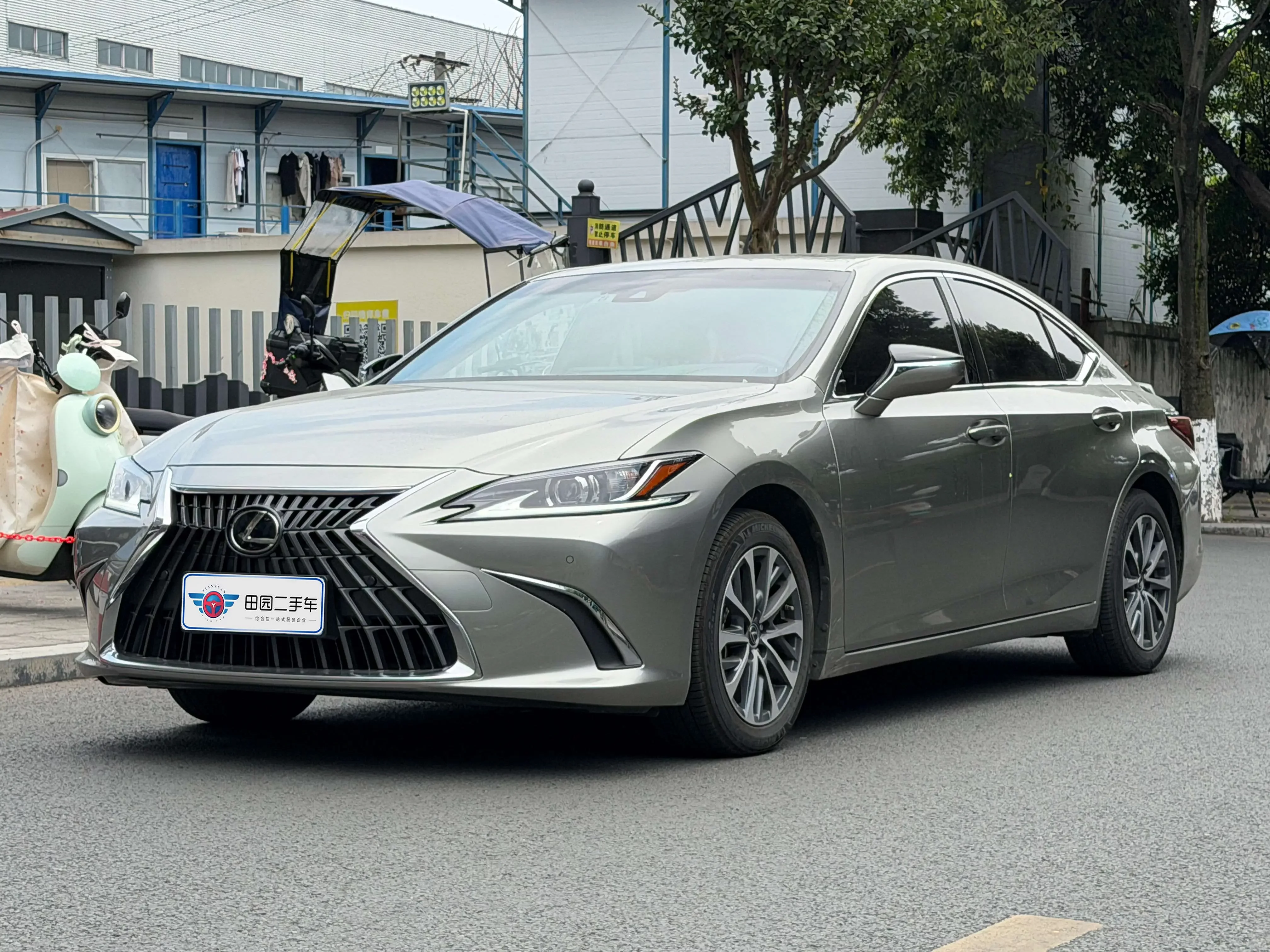 Lexus ES