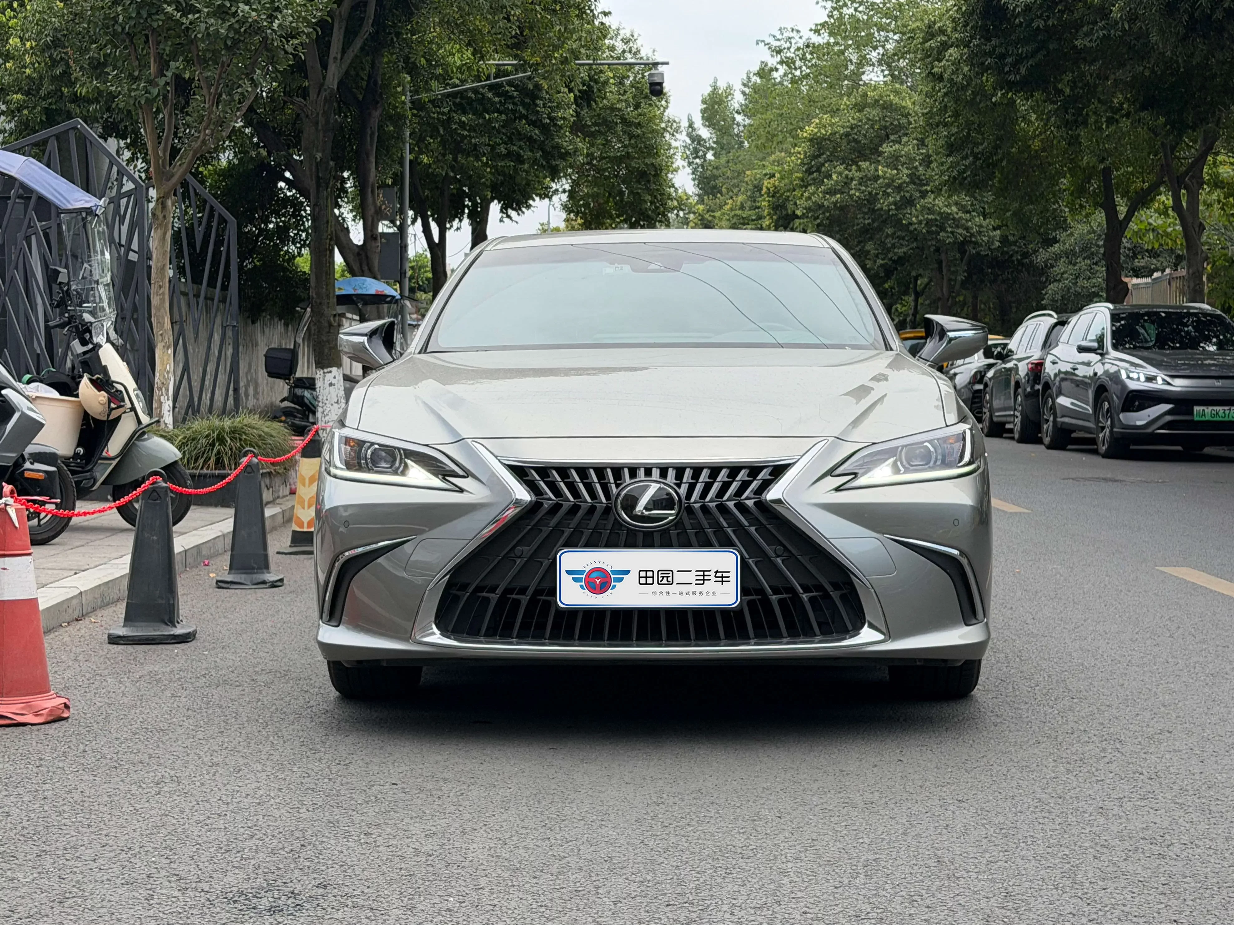 Lexus ES