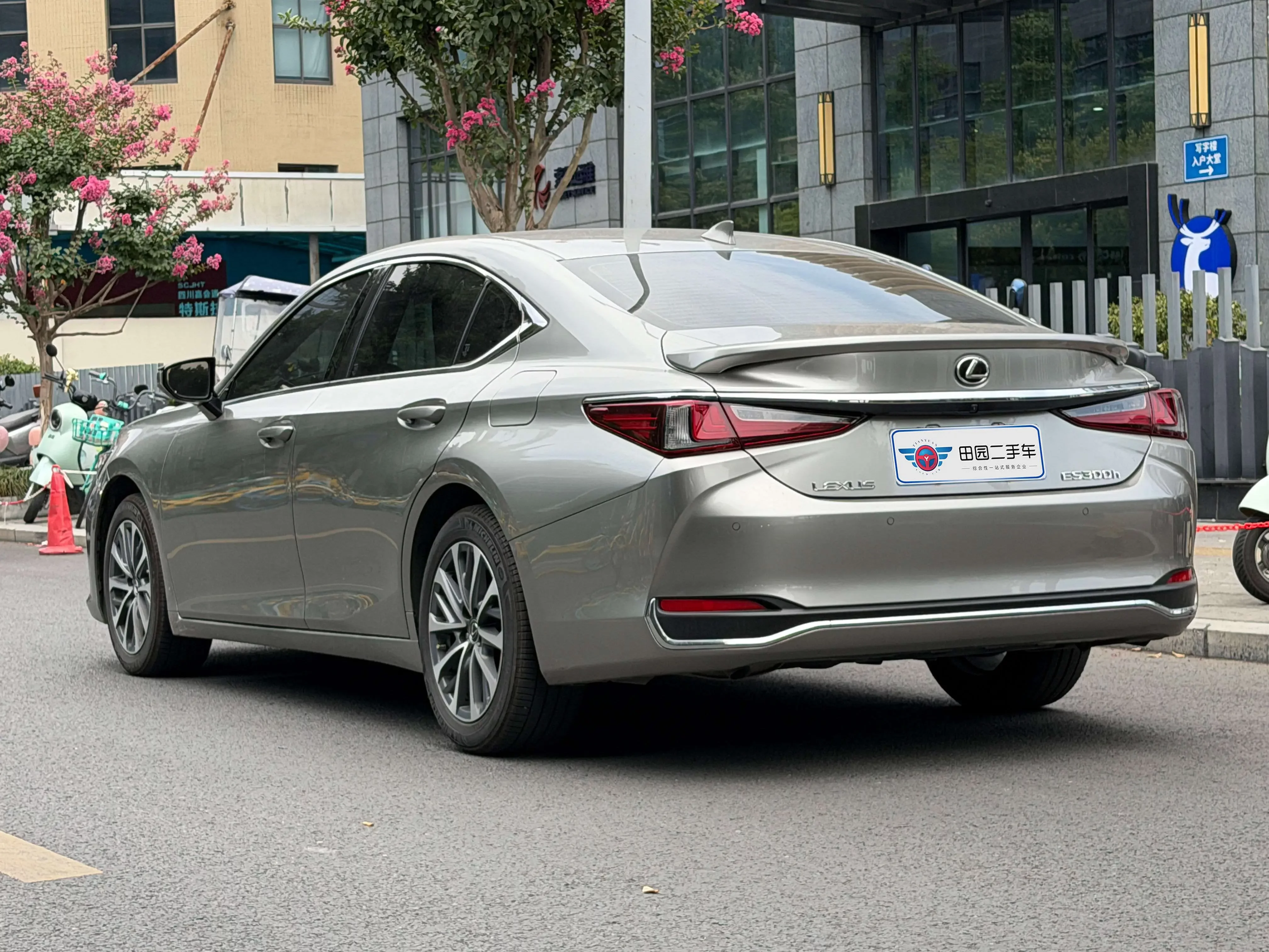 Lexus ES
