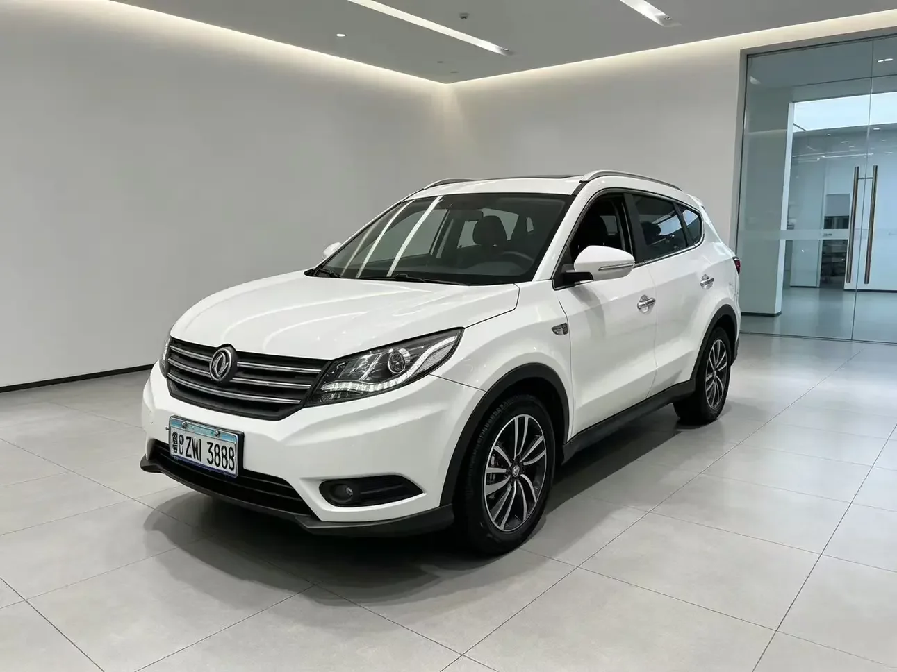 Dongfeng Fengon 580  из Китая