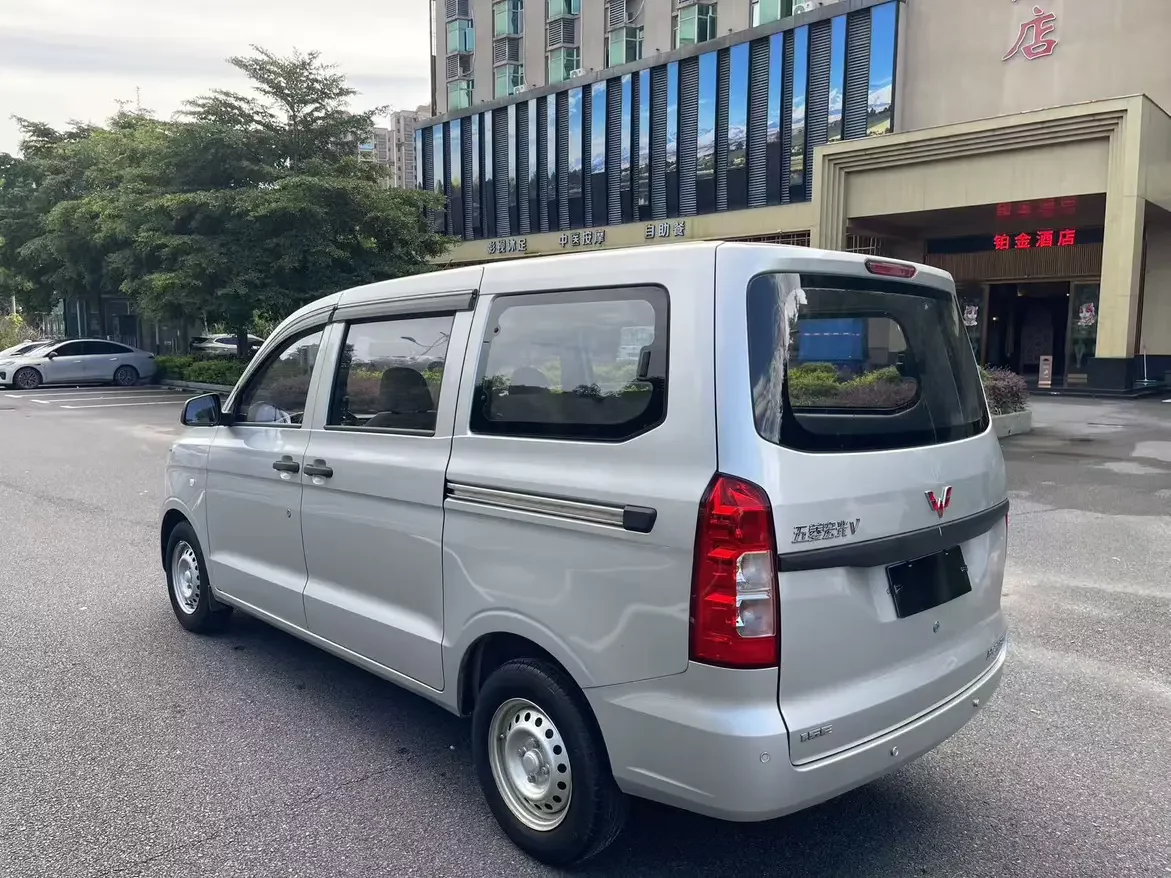 Wuling Hongguang V