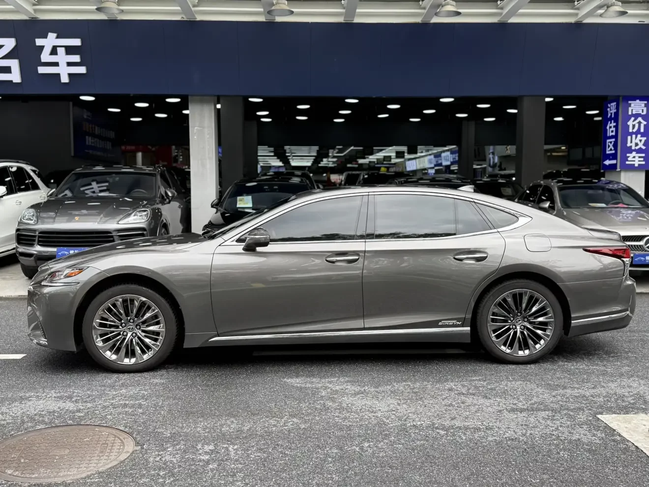 Lexus LS