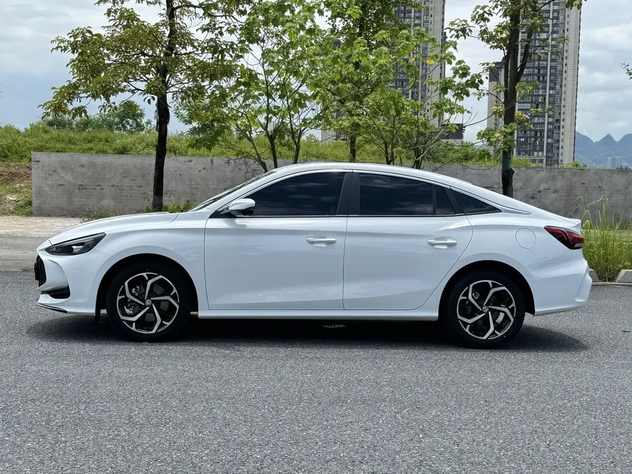 MG 5
