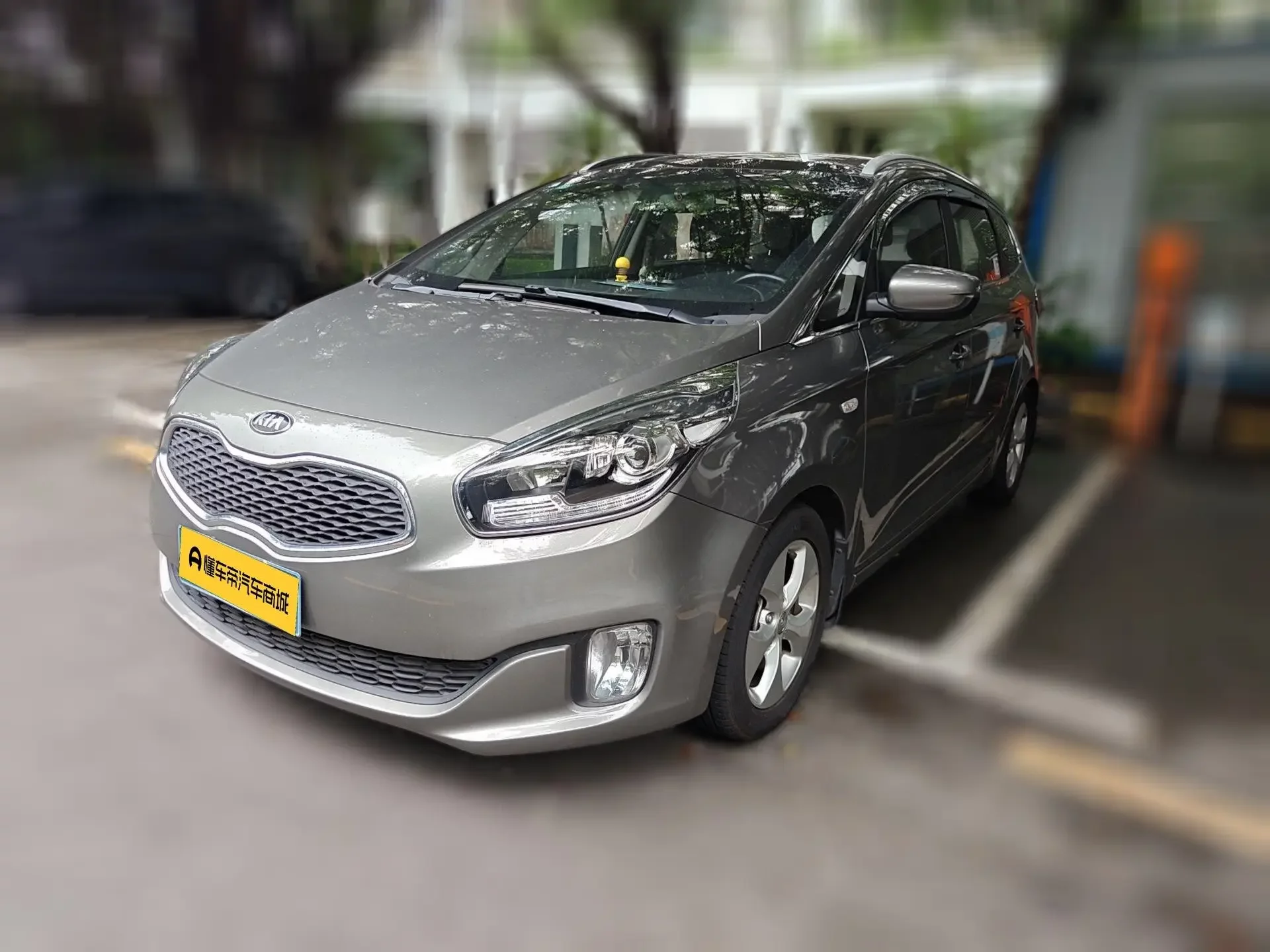 Kia Carens  из Китая