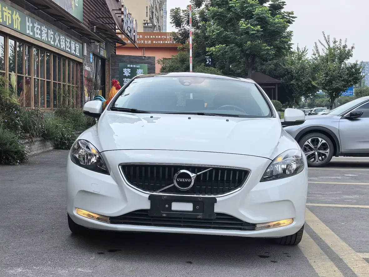 Volvo V40  из Китая