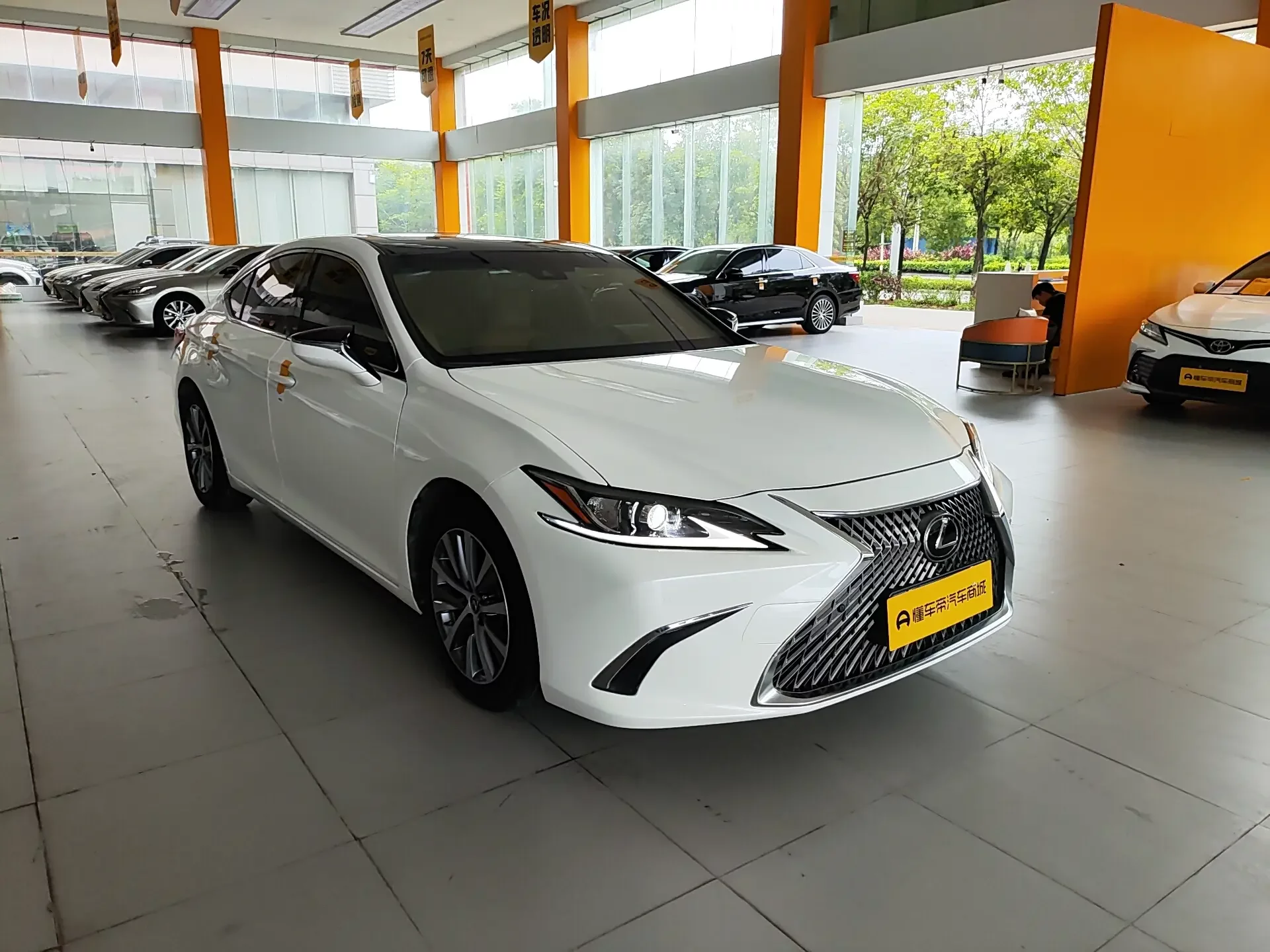 Lexus ES