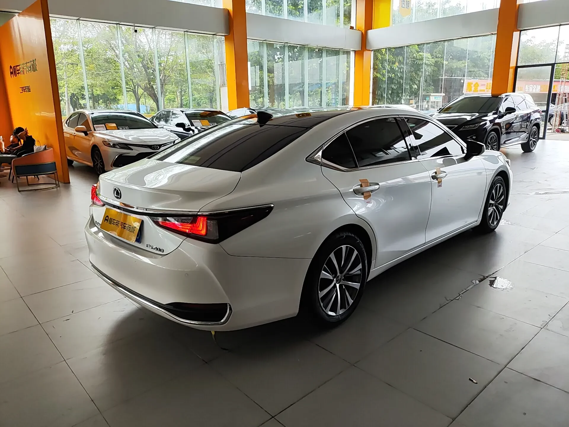 Lexus ES