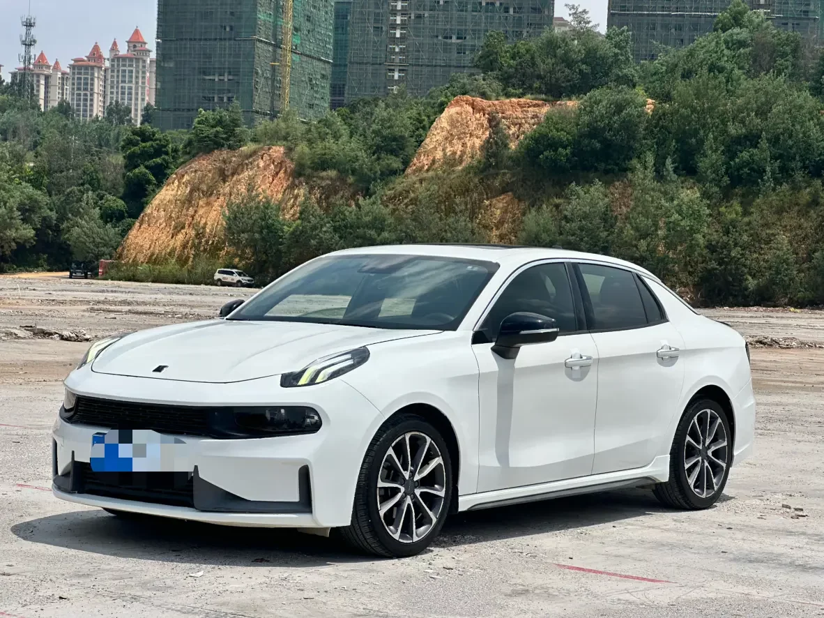 Lynk & Co 03