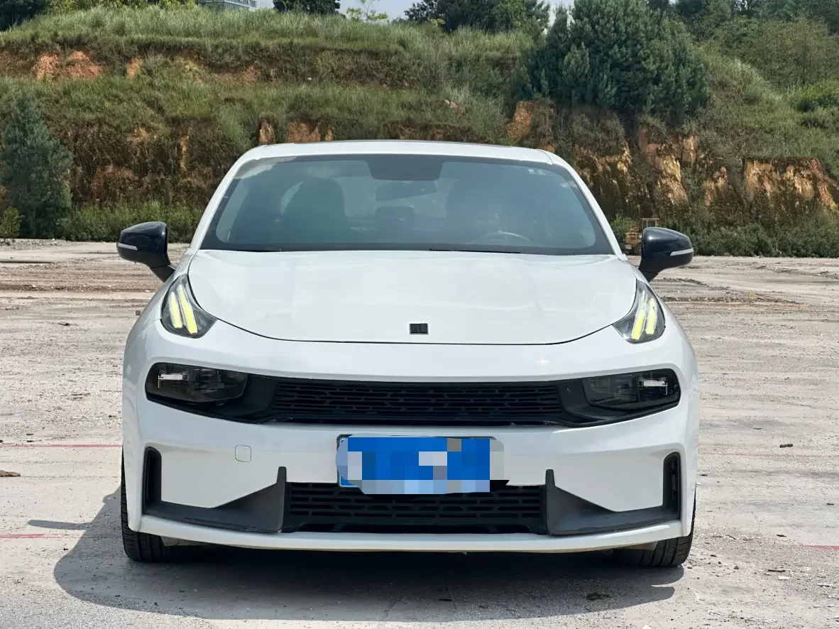 Lynk & Co 03