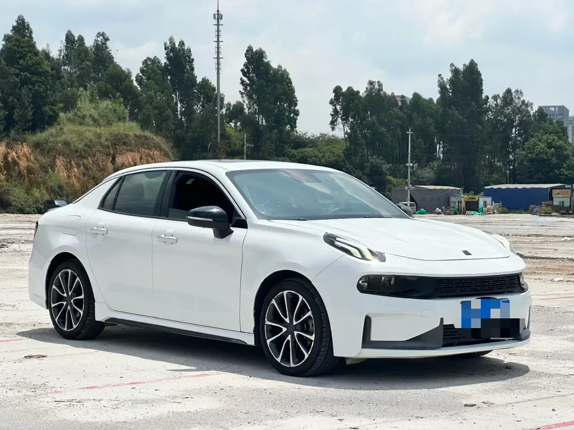 Lynk & Co 03