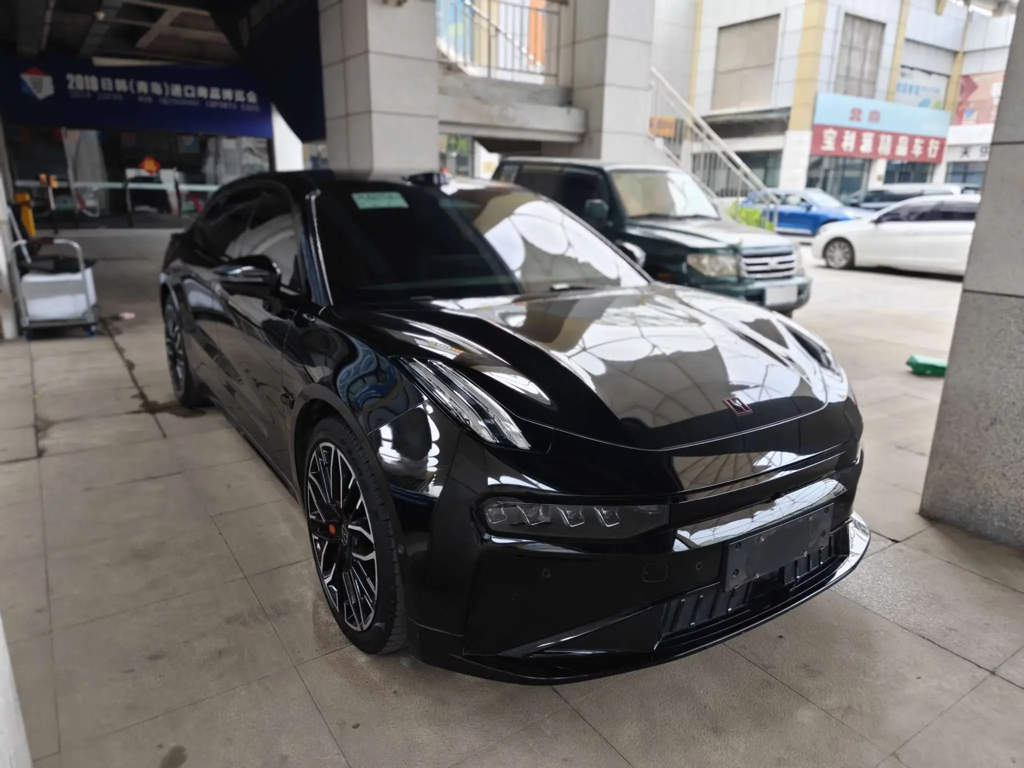 ZEEKR 001