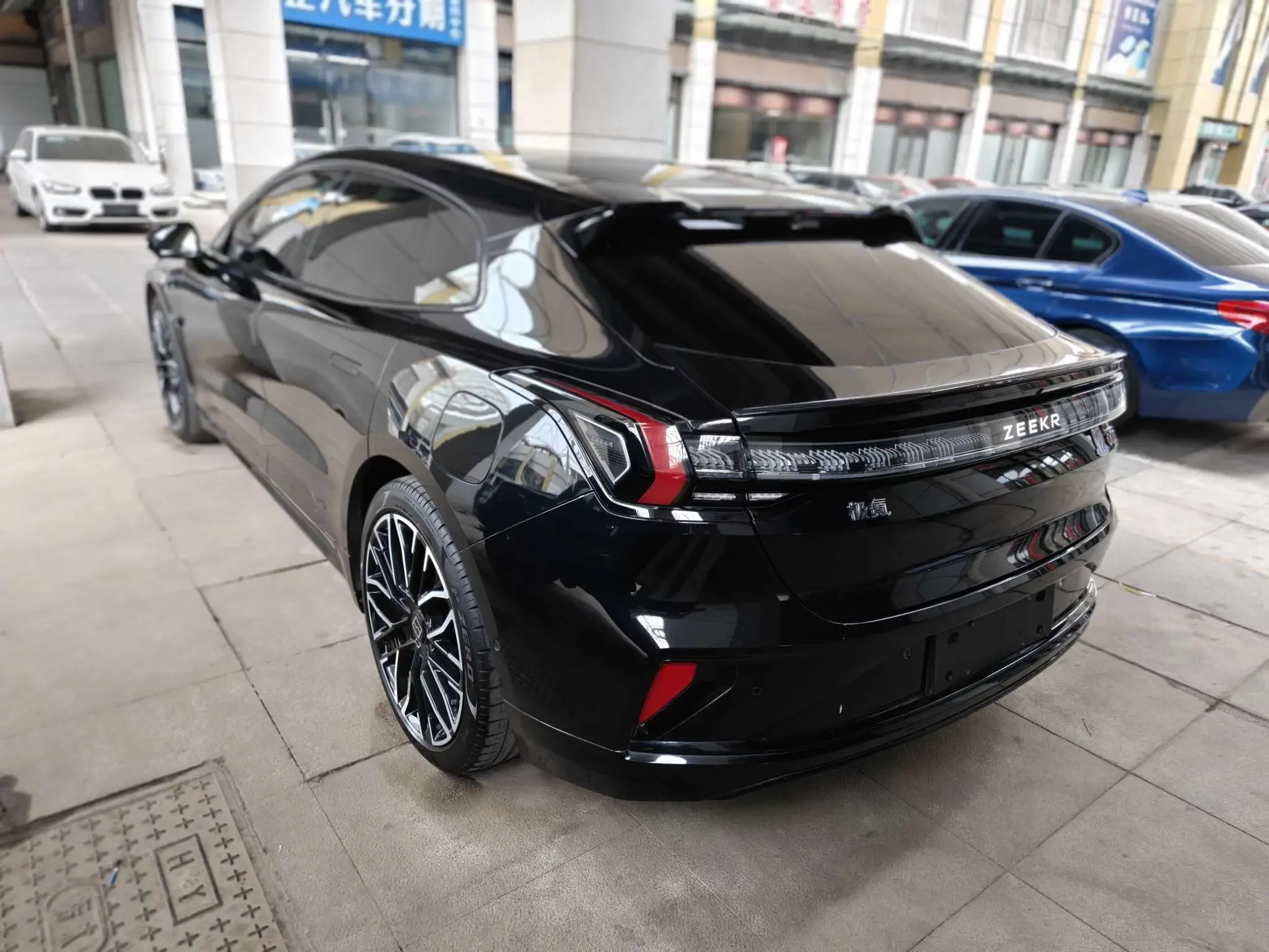 ZEEKR 001