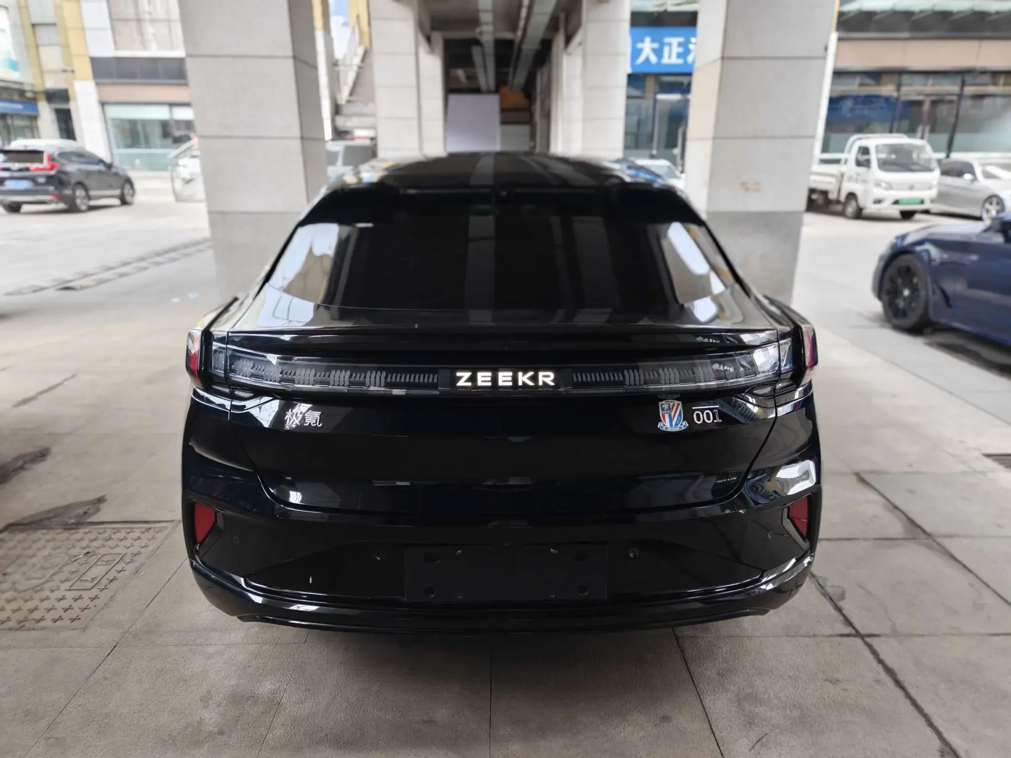 ZEEKR 001