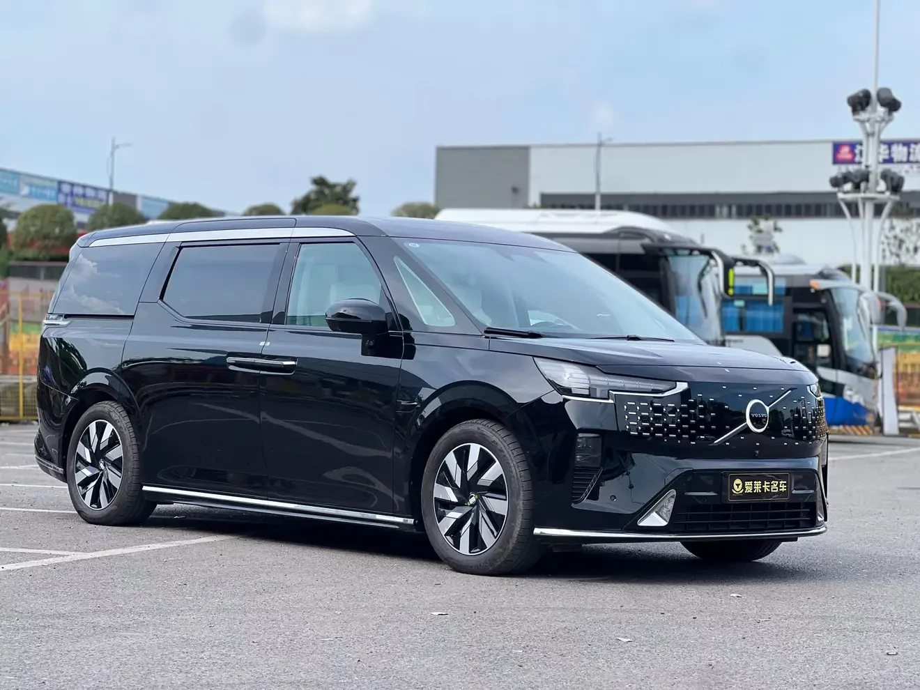 Volvo EM90