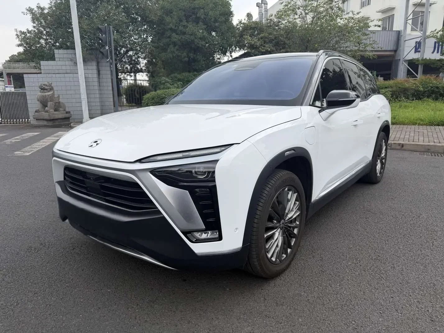 NIO ES8