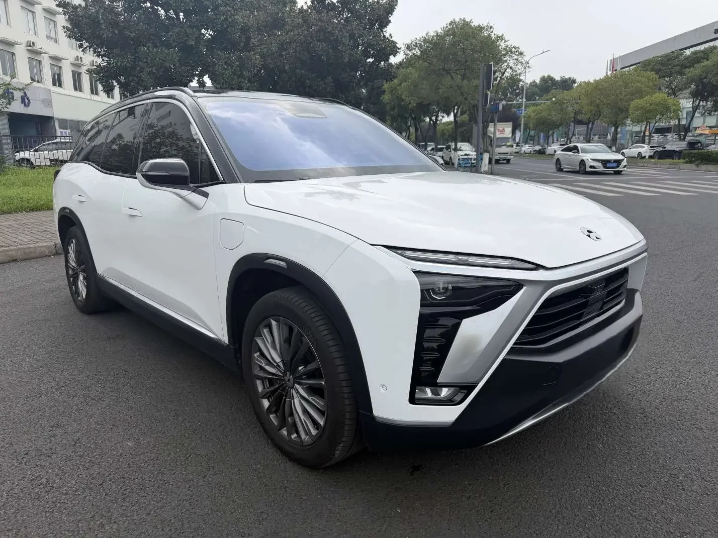 NIO ES8