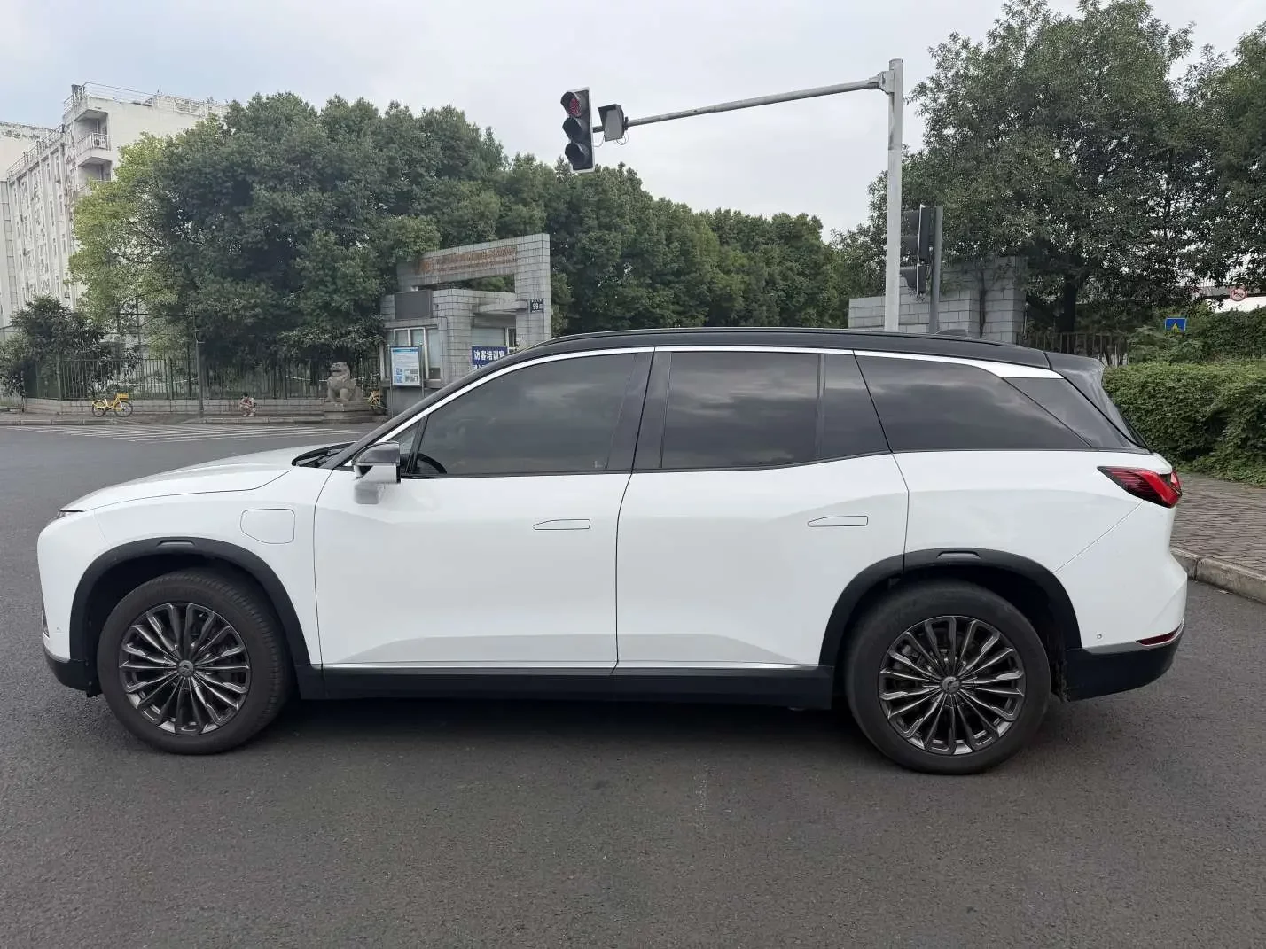 NIO ES8