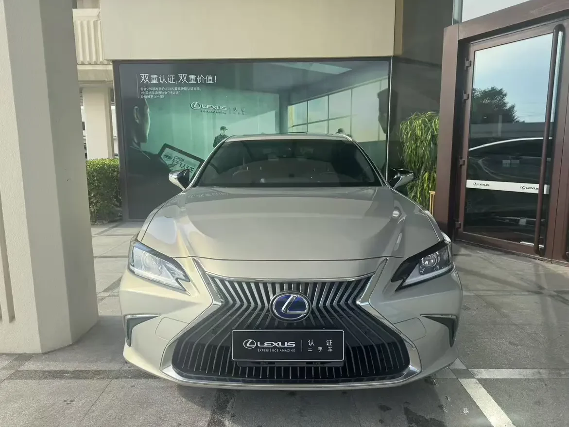 Lexus ES