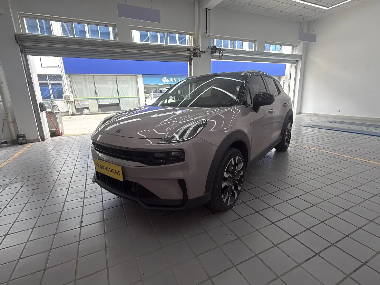 Lynk & Co 06