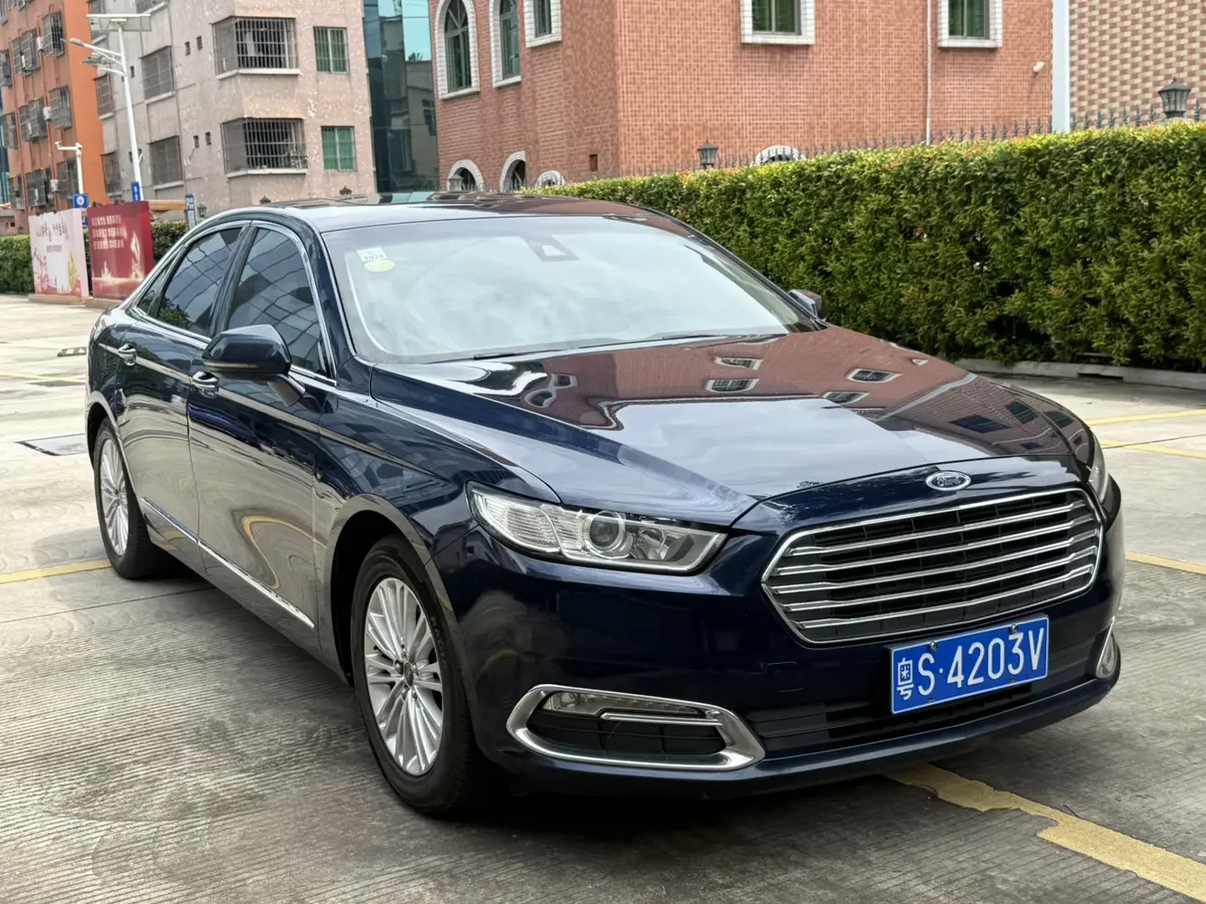 Ford Taurus