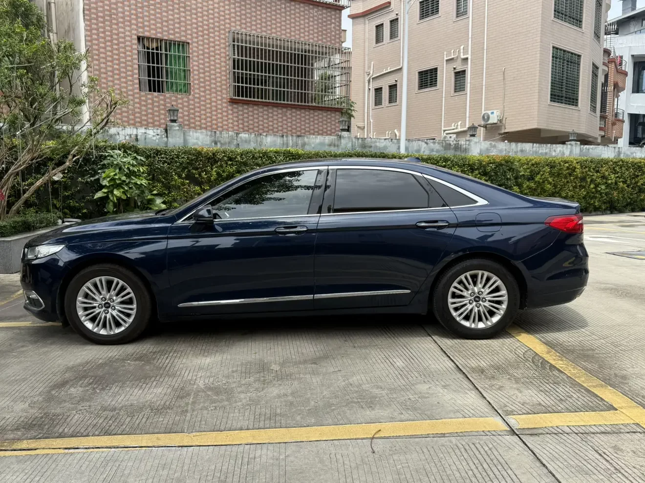 Ford Taurus