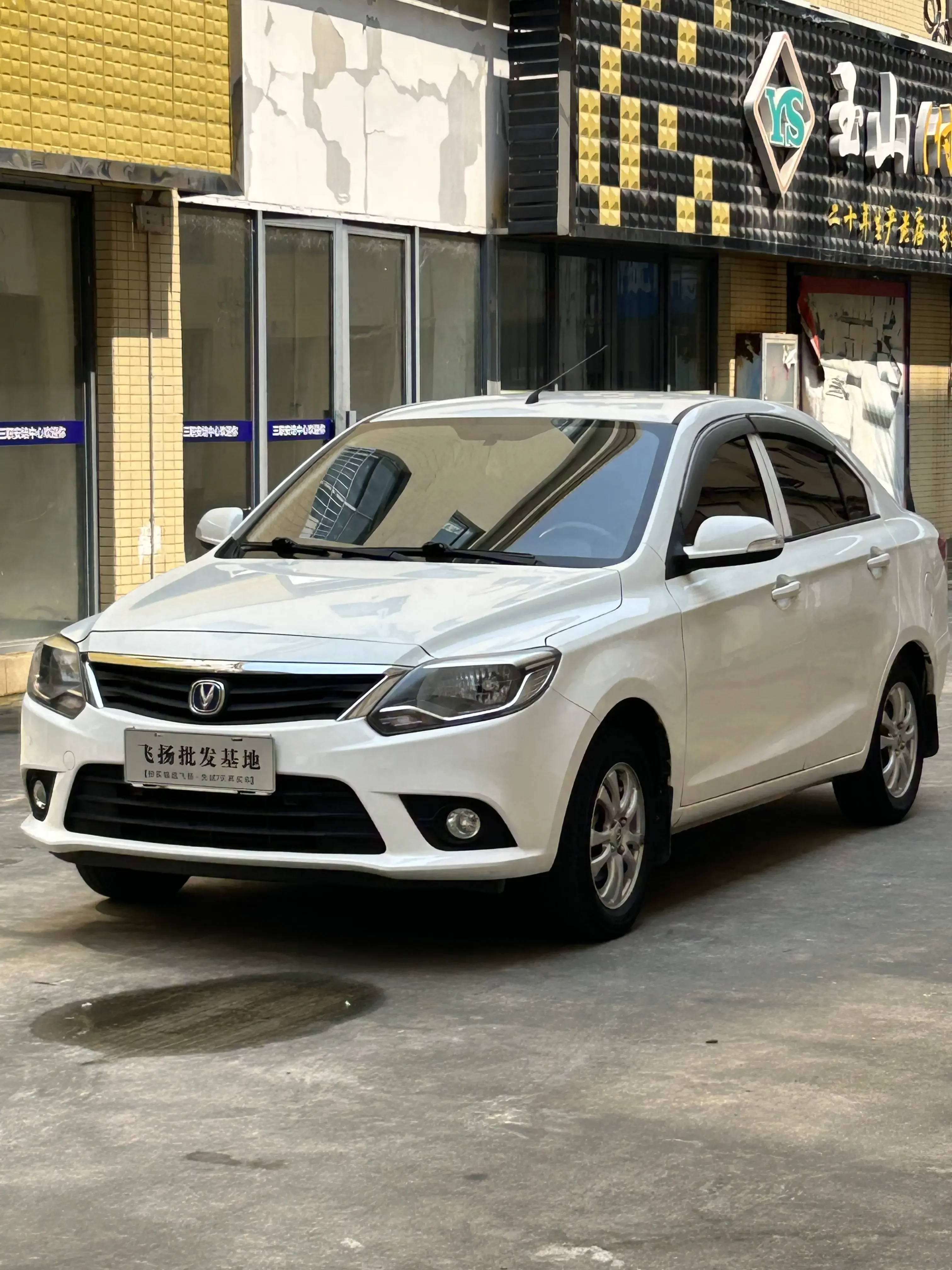 Changan Yuexiang V3  из Китая