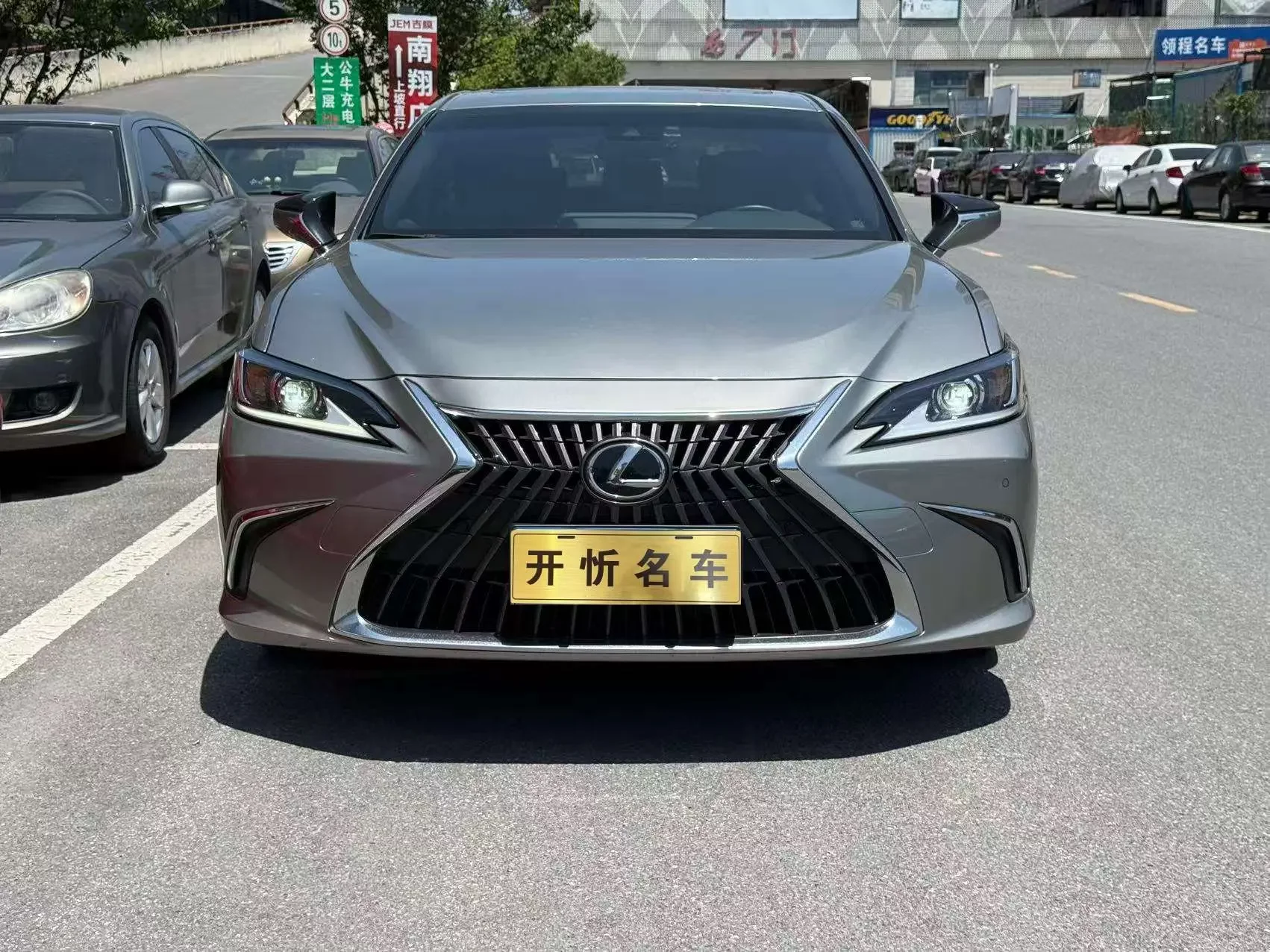 Lexus ES