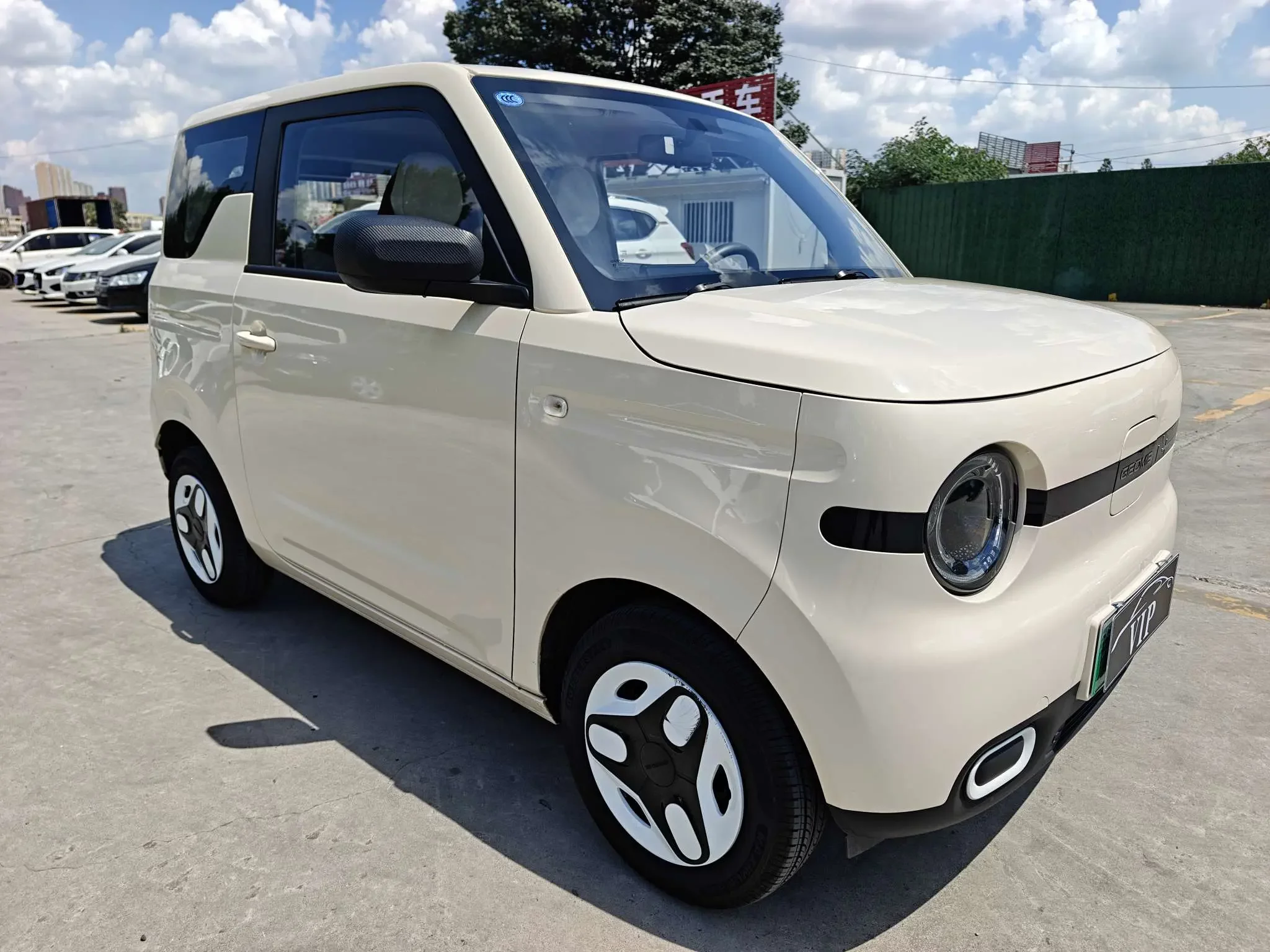Geely panda