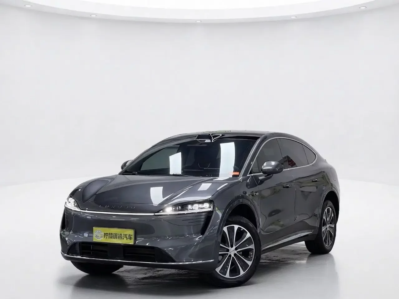 Luxeed Zhijie R7  из Китая