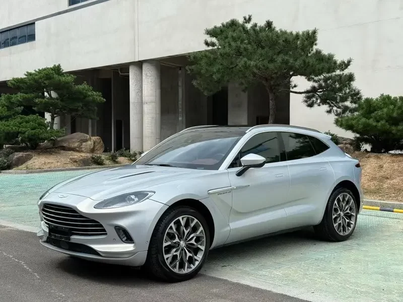 Aston Martin DBX