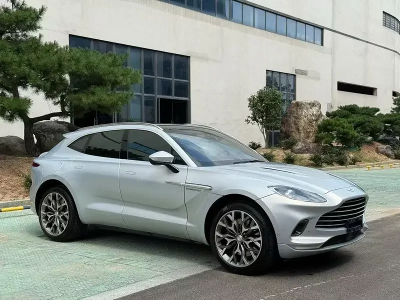 Aston Martin DBX