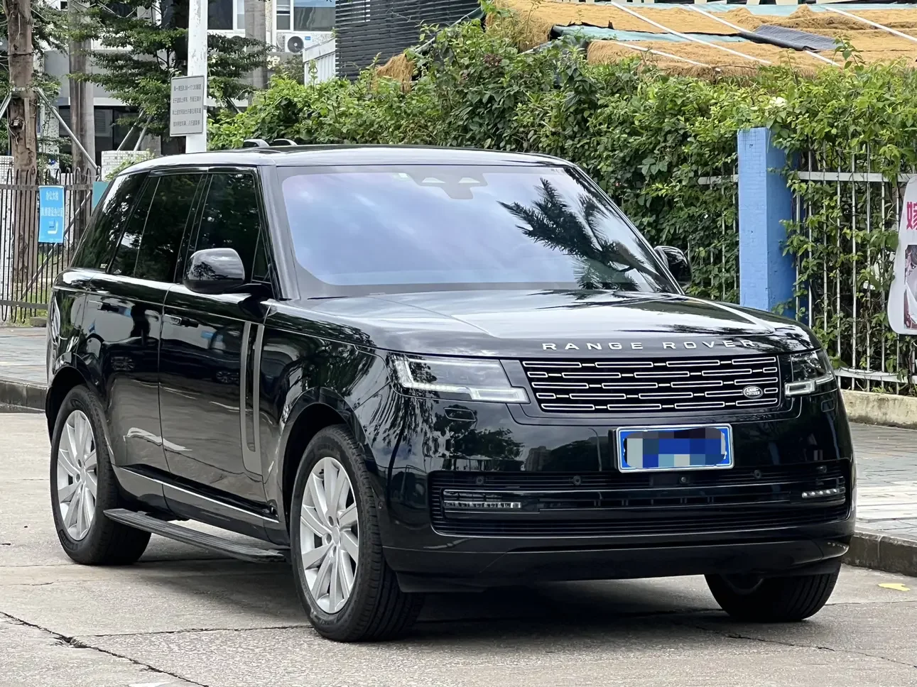 Land Rover range rover