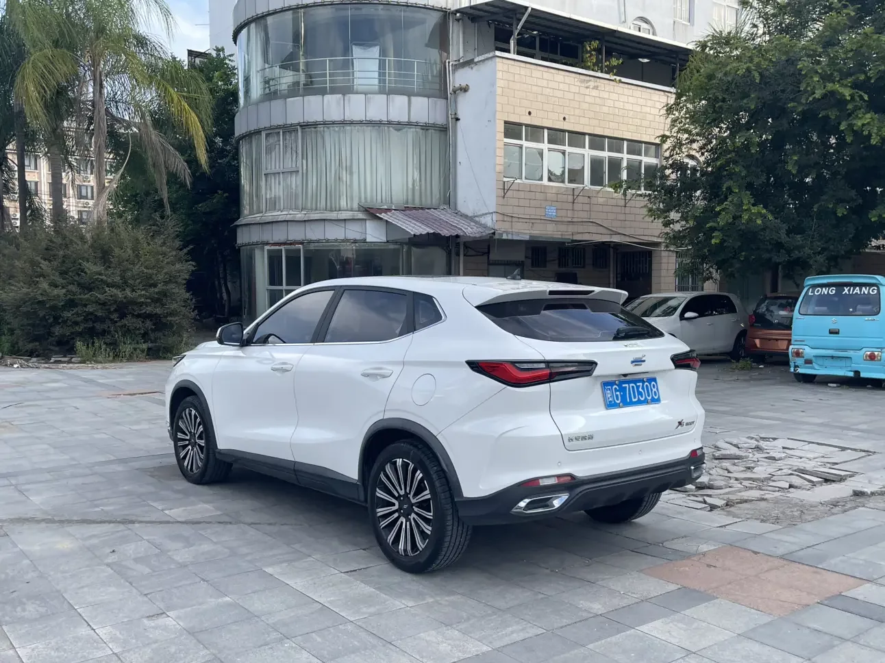 Oshan Changan Auchan X5