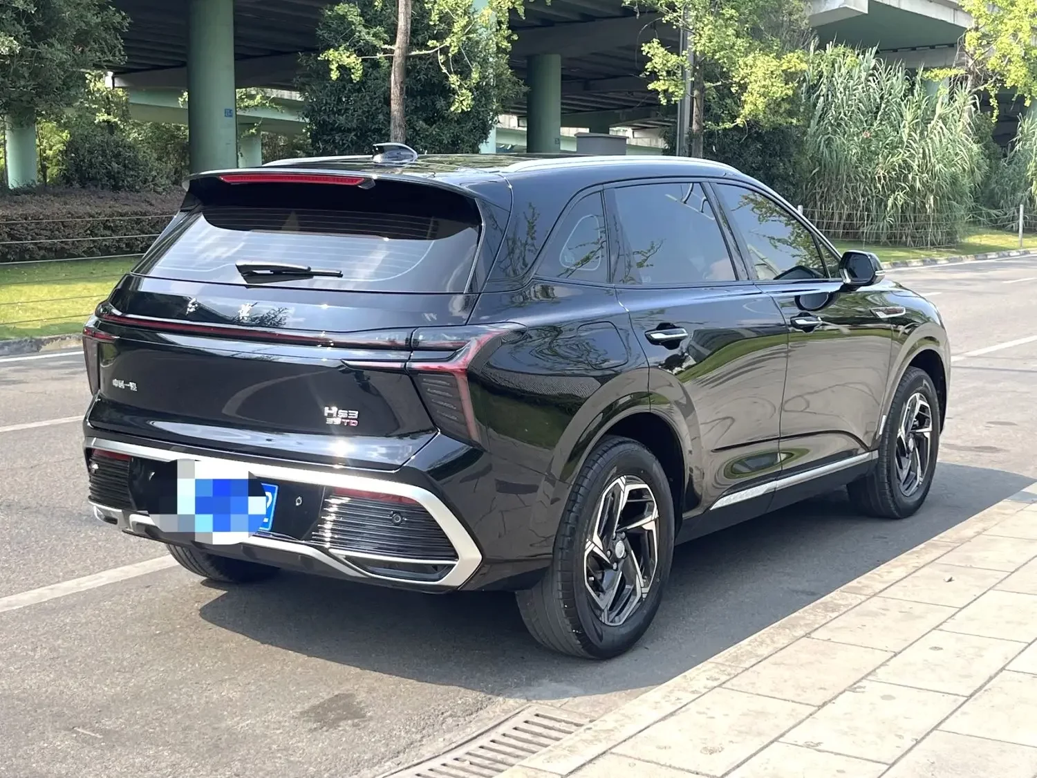Hongqi HS3