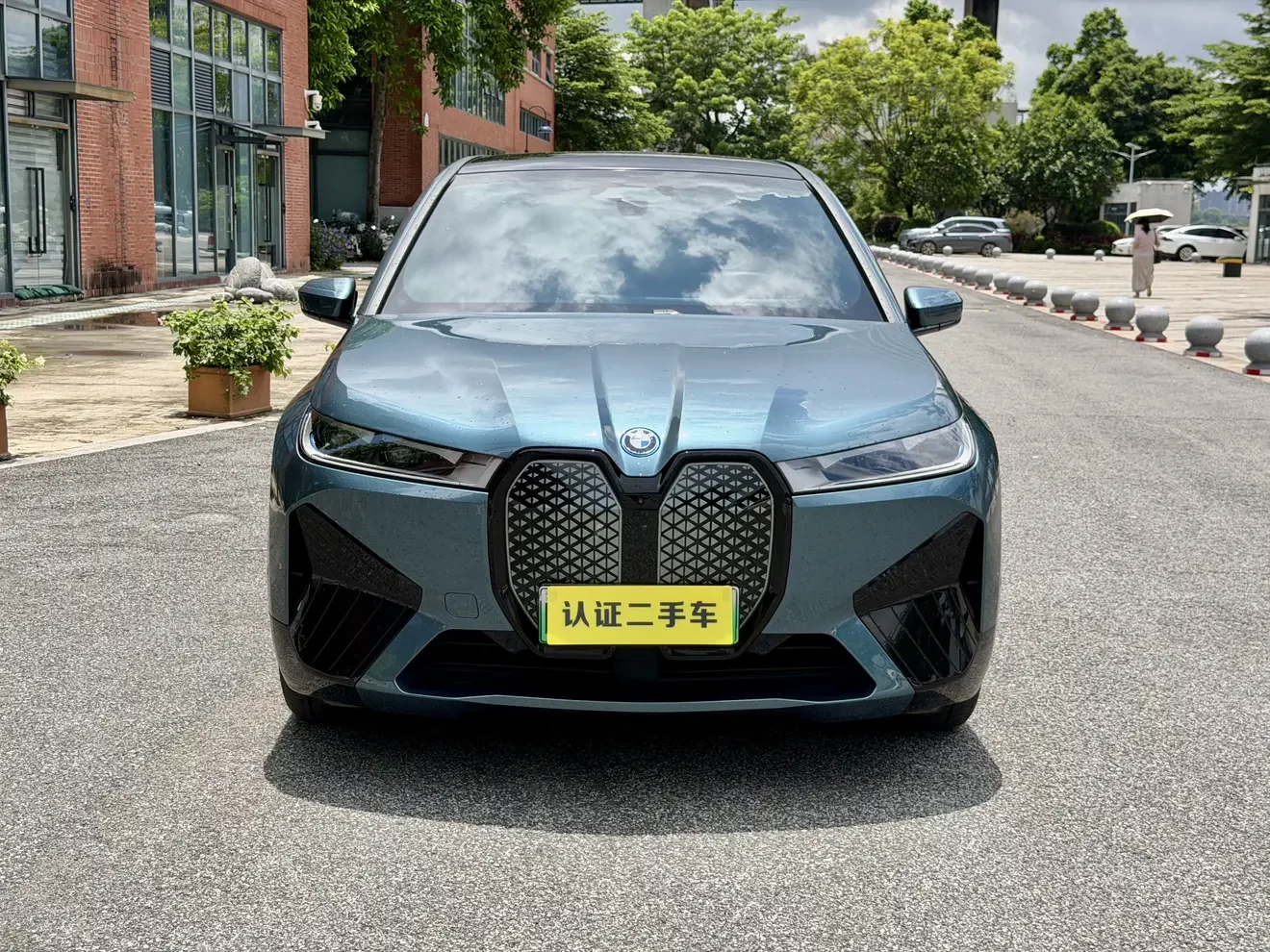 BMW iX  из Китая