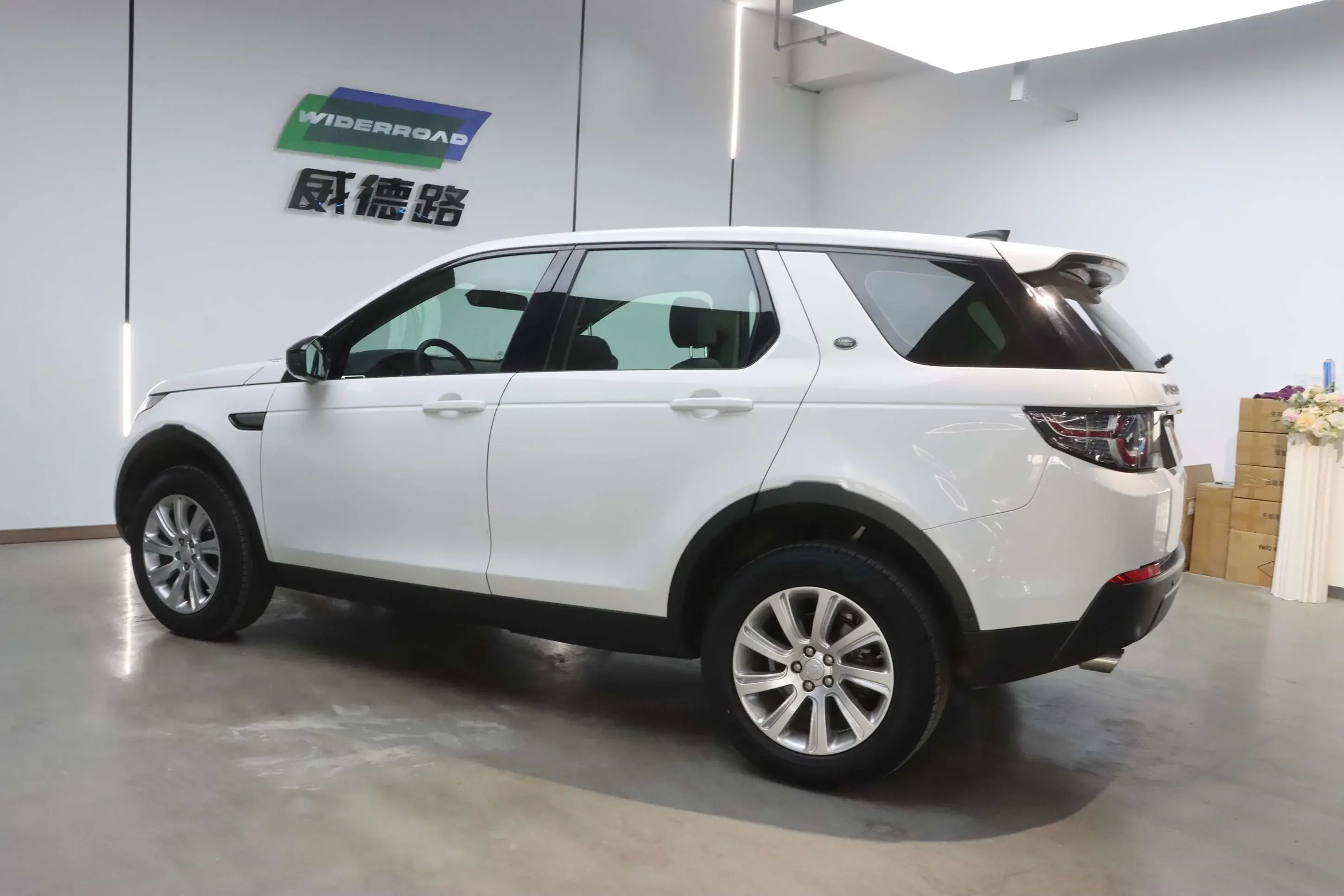 Land Rover Discover the magic