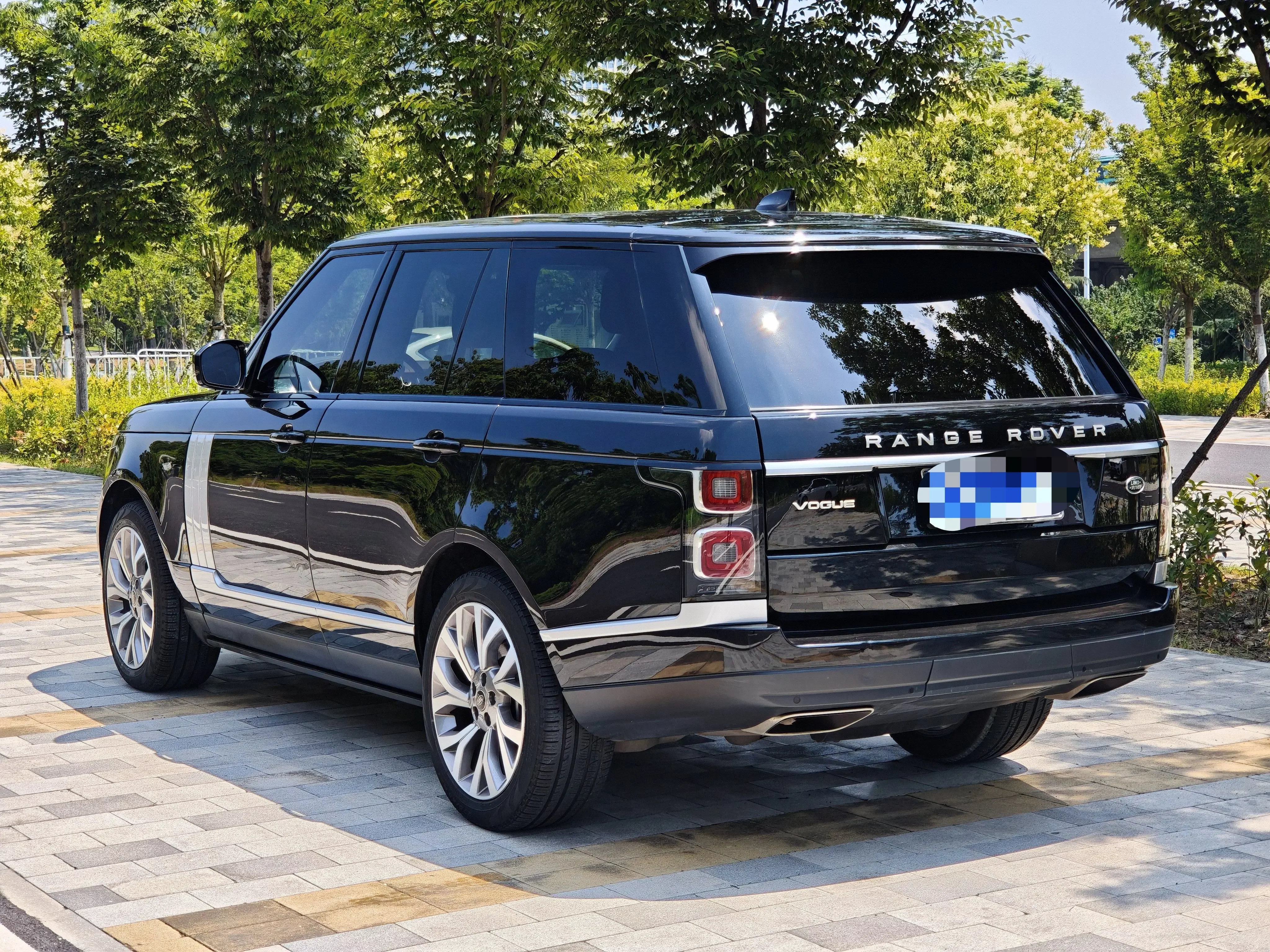Land Rover range rover