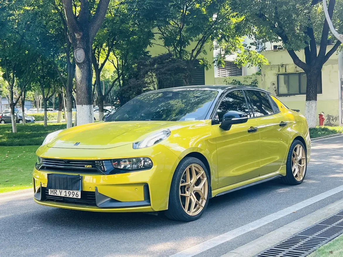 Lynk & Co 03