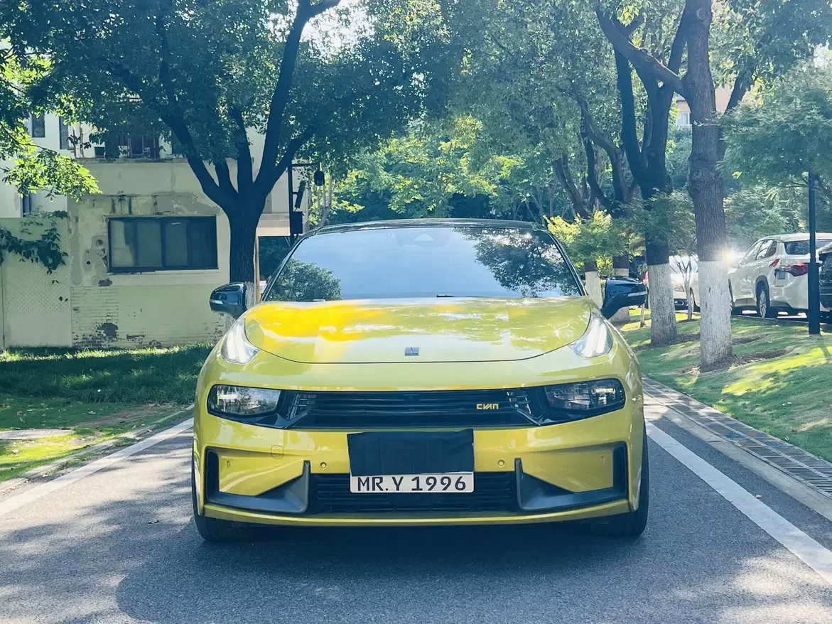 Lynk & Co 03