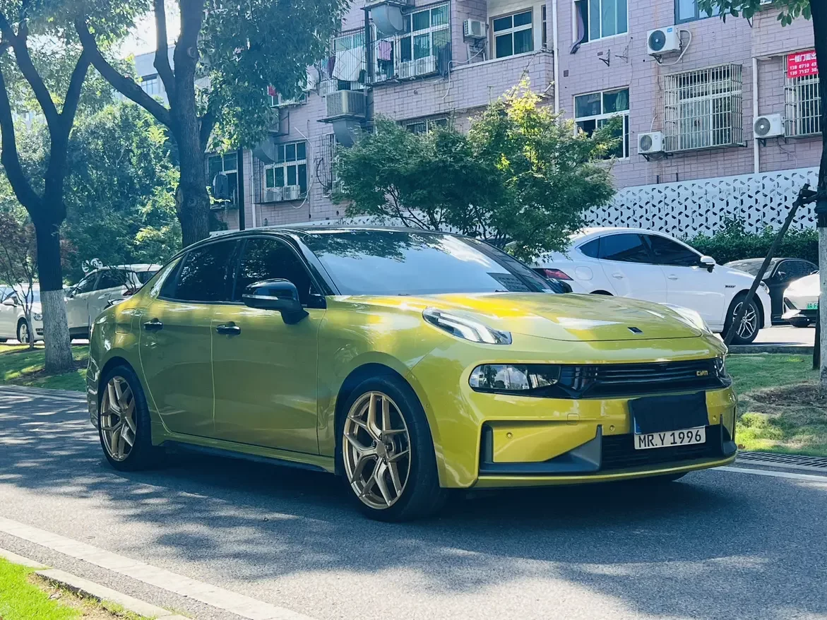 Lynk & Co 03
