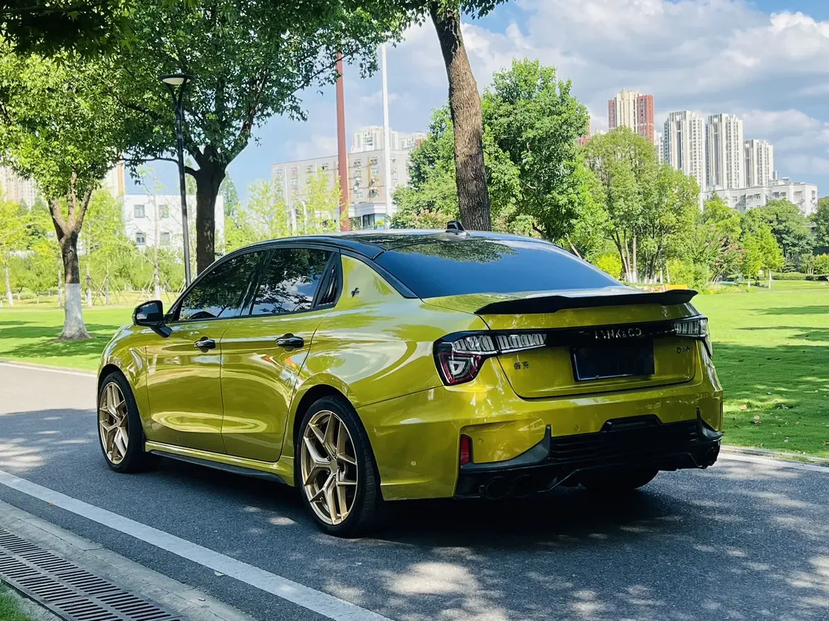 Lynk & Co 03