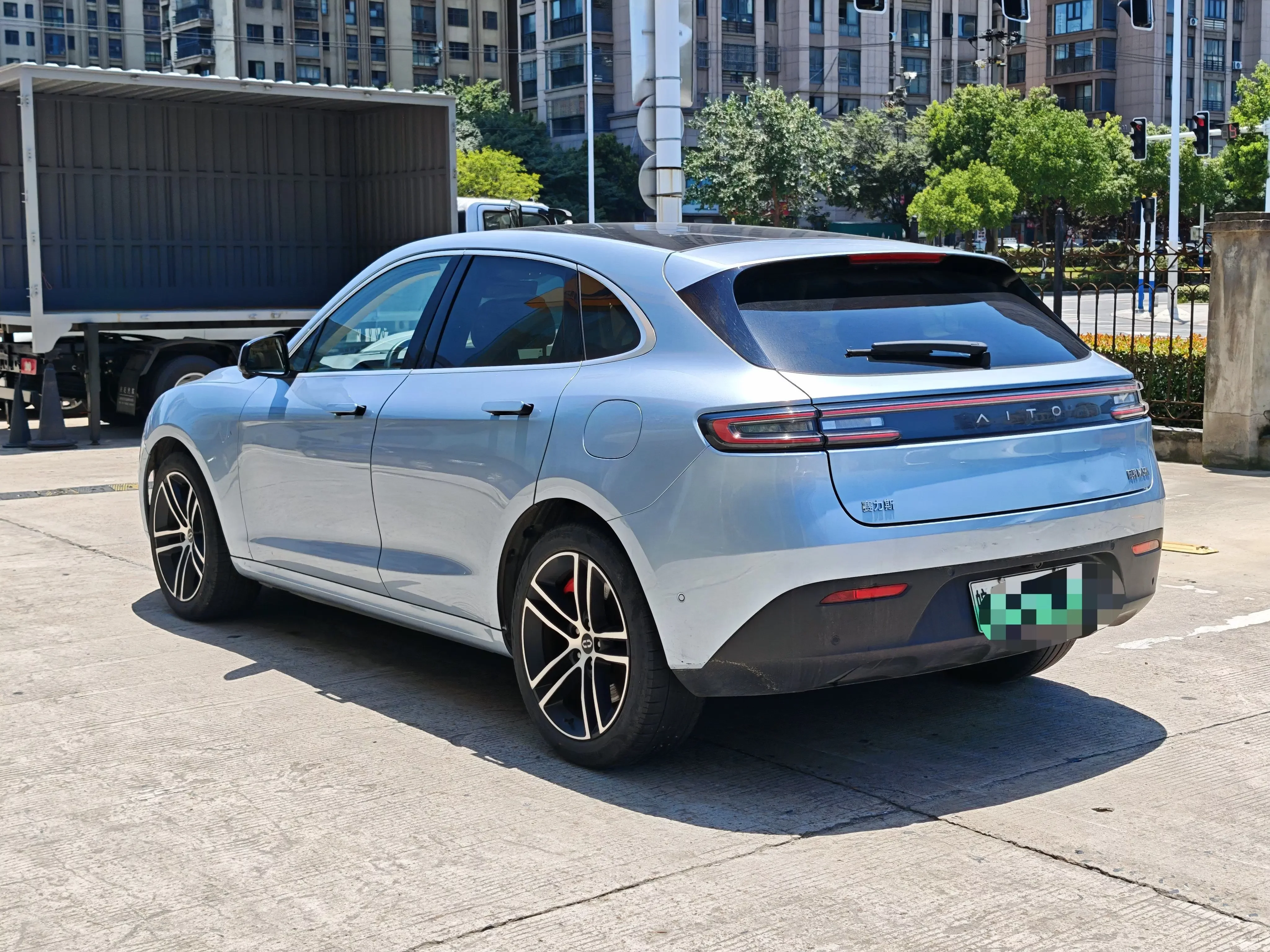 AITO M5