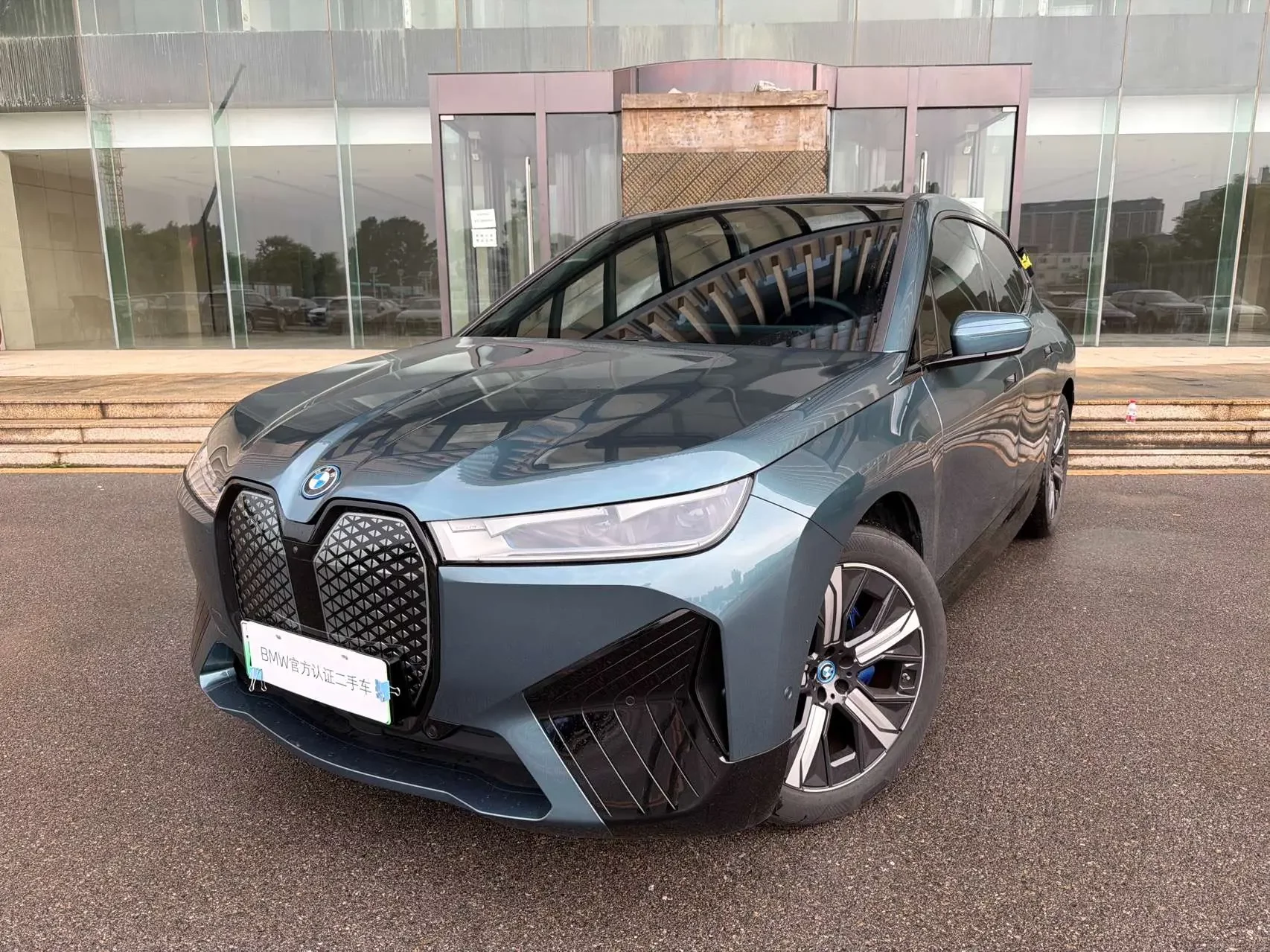BMW iX  из Китая