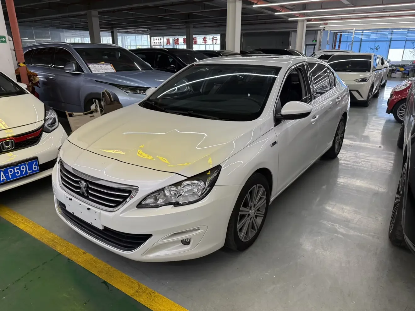 Peugeot 408  из Китая