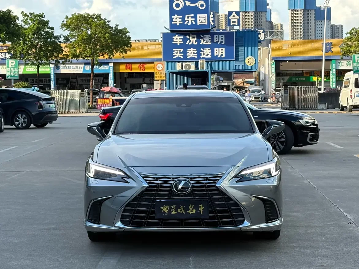Lexus ES