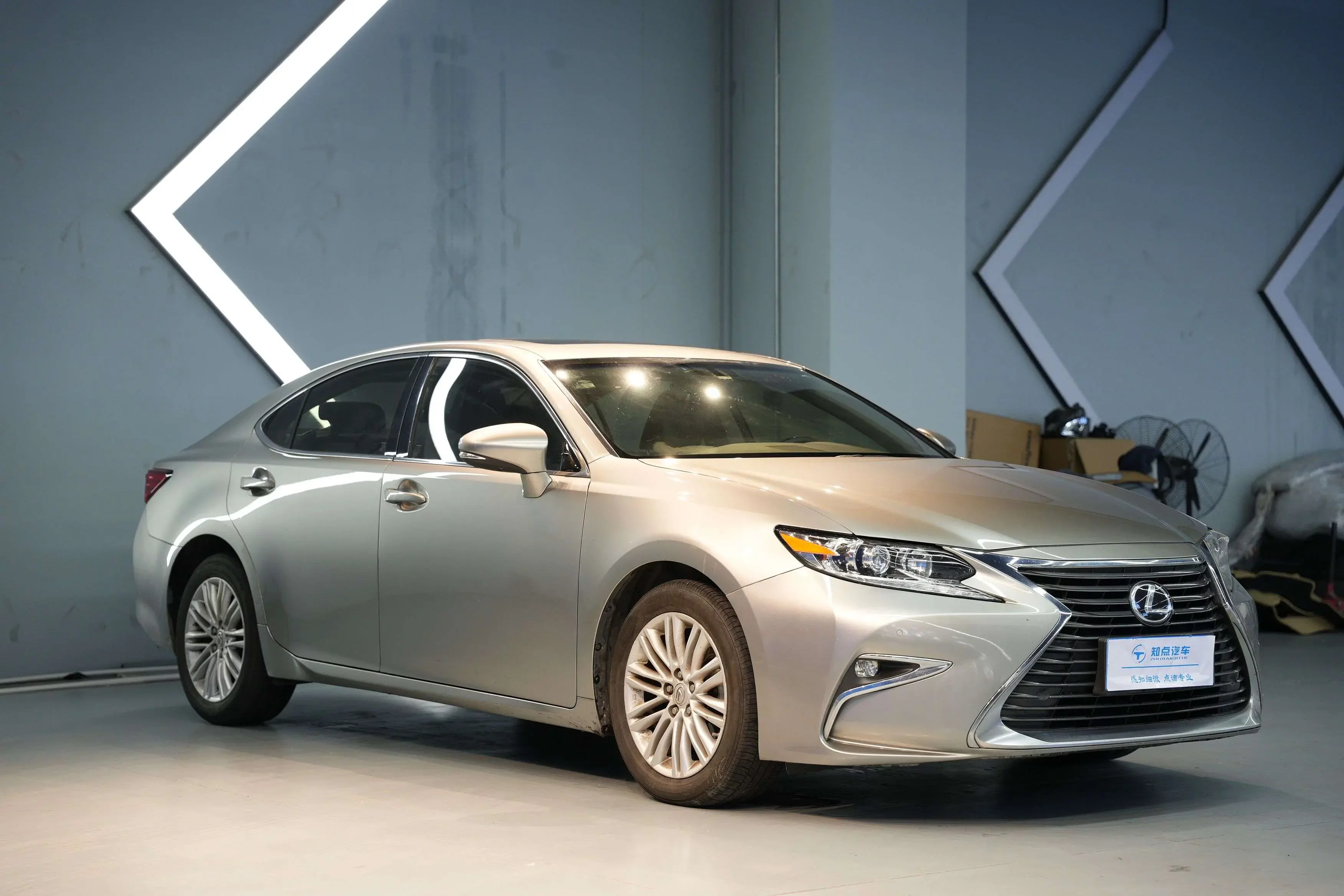 Lexus ES