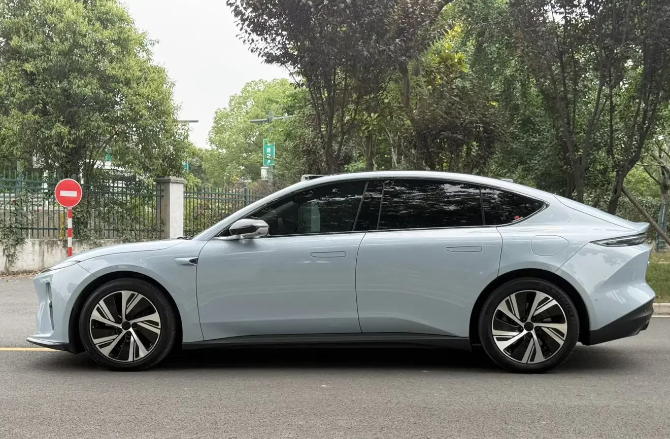NIO ET5