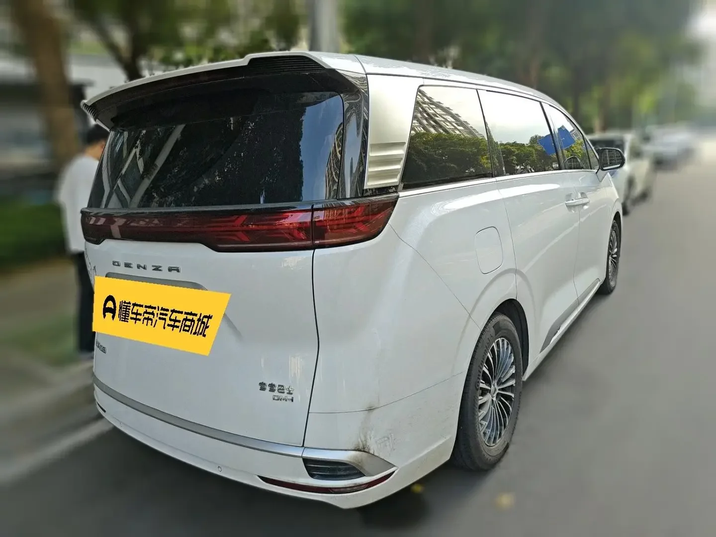 Denza D9 DM