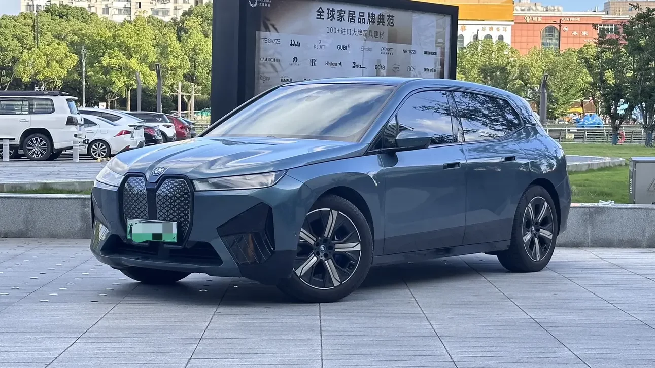 BMW iX  из Китая